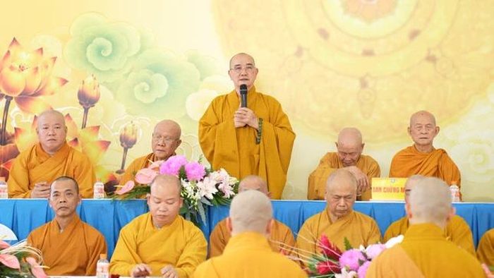 Thượng tọa Thích Lệ Lạc ban đạo từ