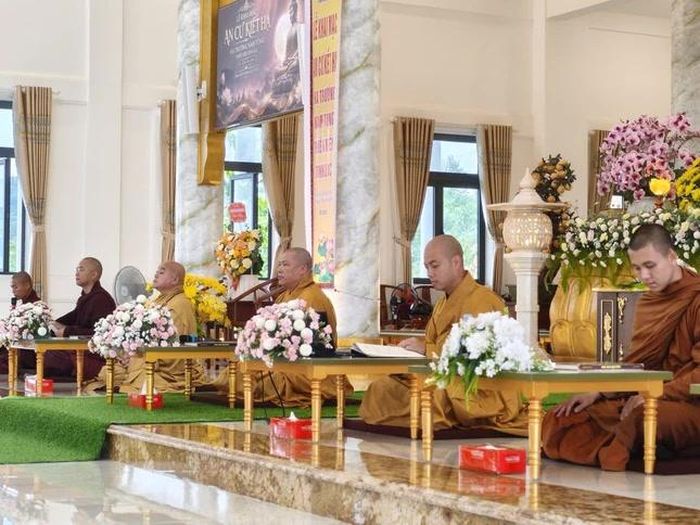 Chư tôn đức chứng minh