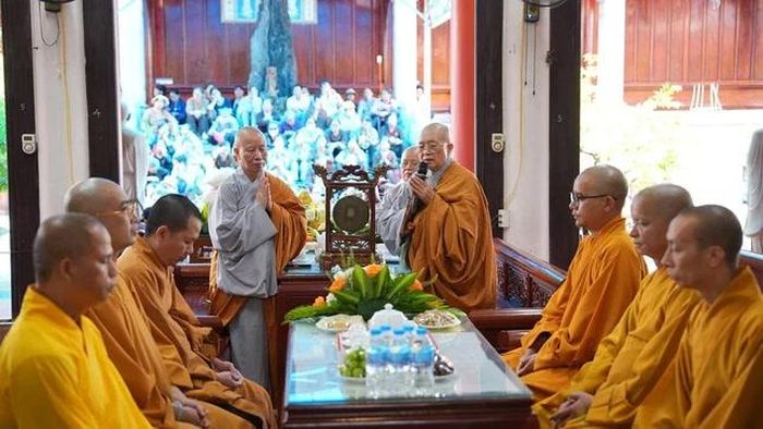 Ni trưởng Thích Đàm Lan tại trường hạ tổ đình Đống Cao