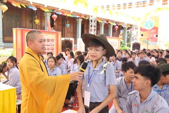 Đại đức Thích Quảng Thuận giao lưu cùng các đoàn sinh