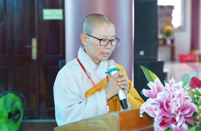 Sư cô Thích nữ Nguyên Minh phát biểu khai mạc