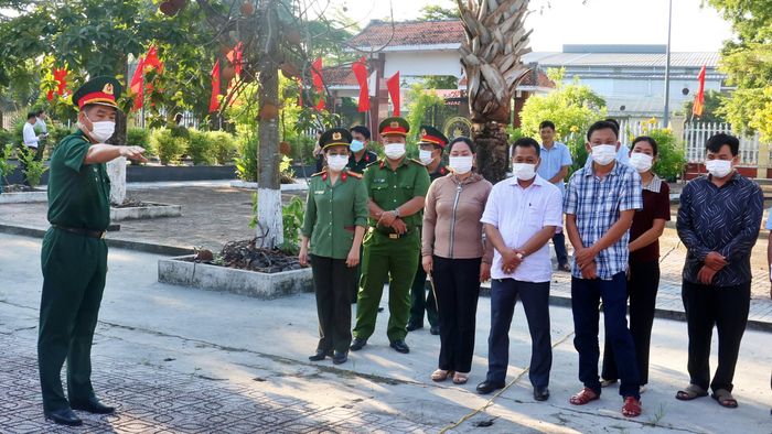 Rút kinh nghiệm từ các đợt triển khai trước, thượng tá Lê Thanh Sang, Phó chủ nhiệm Chính trị, Bộ CHQS tỉnh Cà Mau nhấn mạnh: "Việc khảo sát, nắm chắc địa hình và kết cấu mộ tại từng nghĩa trang rất quan trọng để tiến hành công việc lấy mẫu sinh phẩm được nhanh chóng, chính xác".
