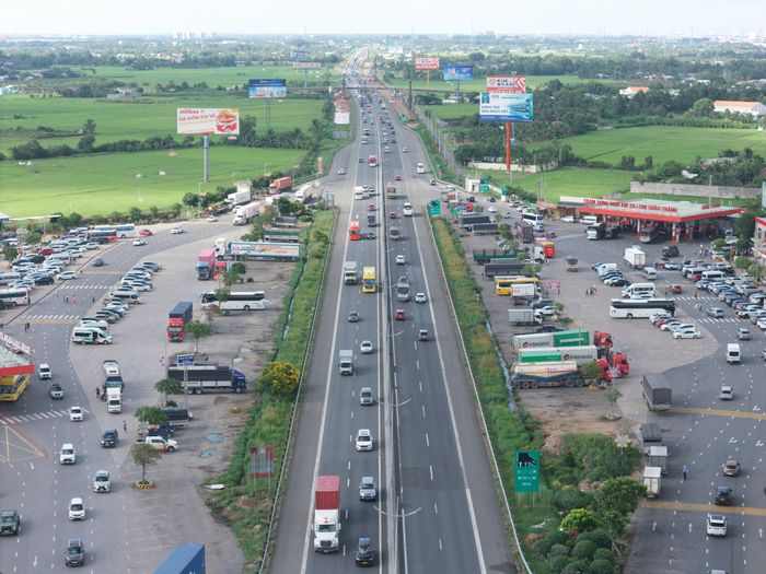 Theo quy hoạch, đoạn TP.HCM - Trung Lương có quy mô hoàn chỉnh từ 10 - 12 làn xe, được phân kỳ đầu tư trước với quy mô 8 làn xe, vận tốc thiết kế 120km/h. Đoạn Trung Lương - Mỹ Thuận và đoạn từ nút giao An Thái Trung đến đầu cầu phía Bắc cầu Mỹ Thuận 2 được đầu tư hoàn chỉnh với quy mô 6 làn xe theo quy hoạch được duyệt, vận tốc thiết kế 100km/h.