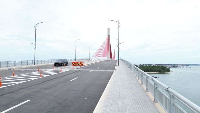 Sau khi thông xe kỹ thuật ngày 30/4/2026, các phương tiện đã lưu thông bình thường trên tuyến đường bộ ven biển và cầu vượt cửa biển Thuận An.