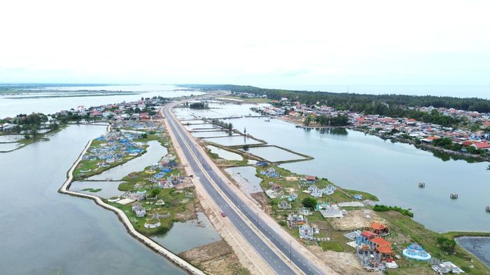 Tuyến đường dẫn đoạn tuyến 1A, phía Bắc cầu vượt cửa biển Thuận An có chiều dài 3,24km, đến nay các nhà thầu đã thi công hoàn thành tất cả các hạng mục.