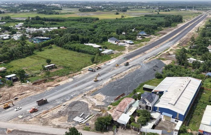 Một số đoạn đường 25C đã được thảm nhựa.