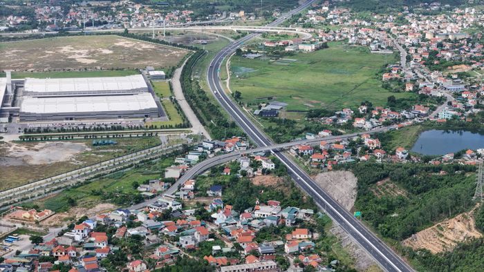 Tỉnh Quảng Ninh yêu cầu hoàn thành chương trình bồi dưỡng, nâng cao năng lực chuyên môn về quy hoạch, phát triển đô thị và quản lý hạ tầng kỹ thuật cho đội ngũ cán bộ cấp cơ sở trước tháng 10/2026.