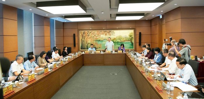 Toàn cảnh phiên thảo luận Tổ 1.