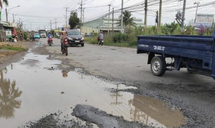 Cử tri tỉnh Tây Ninh kiến nghị sửa chữa các đoạn quốc lộ 62 qua địa bàn bị xuống cấp nhằm đảm bảo an toàn giao thông cho người dân và phương tiện. (ảnh minh họa).