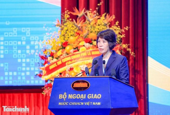 Thứ trưởng Bộ Tài chính Nguyễn Thị Bích Ngọc tham dự và có bài tham luận tại hội nghị. Ảnh: Đức Thanh