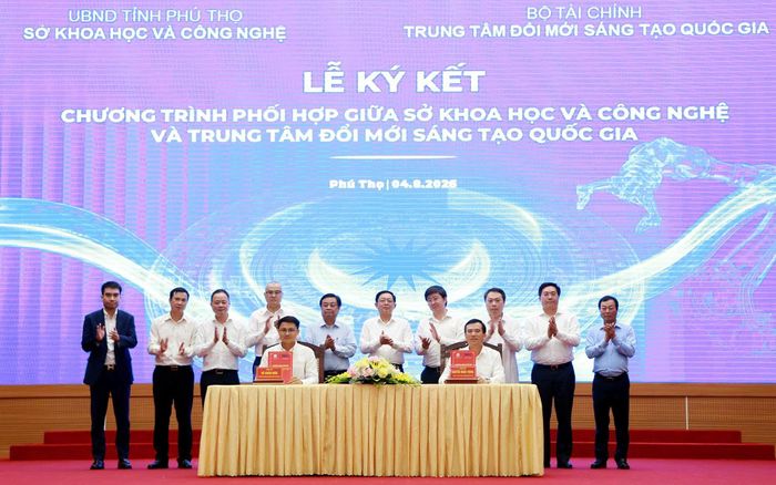 Phó Thủ tướng Chính phủ Hồ Quốc Dũng chứng kiến lễ ký kết chương trình phối hợp giữa Sở Khoa học và Công nghệ tỉnh Phú Thọ với Trung tâm Đổi mới sáng tạo Quốc gia