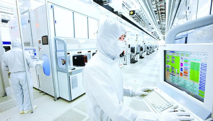 Hình ảnh bên trong dây chuyền sản xuất số 15 tại nhà máy bán dẫn của Samsung Electronics ở Hwaseong, Gyeonggi. Ảnh: Samsung