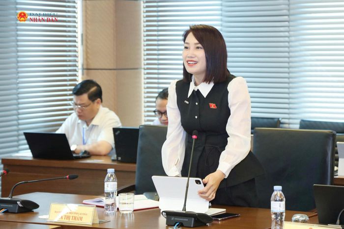 ĐBQH Cà Thị Thắm (Lai Châu) phát biểu
