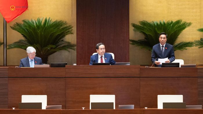Phó Chủ tịch Quốc hội, Thượng tướng Nguyễn Doãn Anh điều hành phiên họp