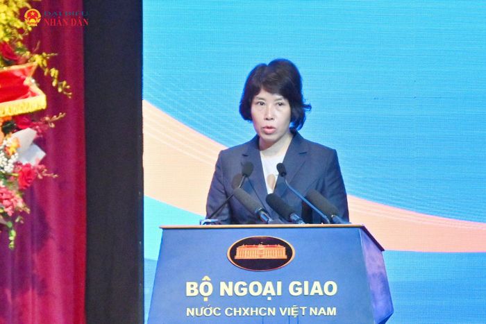 Thứ trưởng Bộ Tài chính Nguyễn Thị Bích Ngọc phát biểu tại Hội nghị