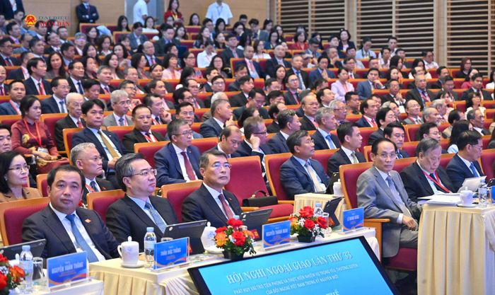 Thủ tướng Lê Minh Hưng và các đại biểu dự Hội nghị