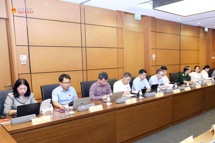 Các đại biểu tham dự họp Tổ 5