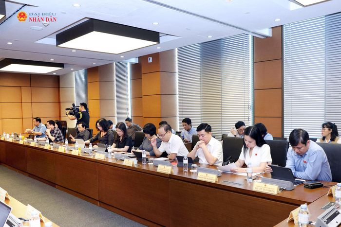 Các đại biểu tham dự họp Tổ 5
