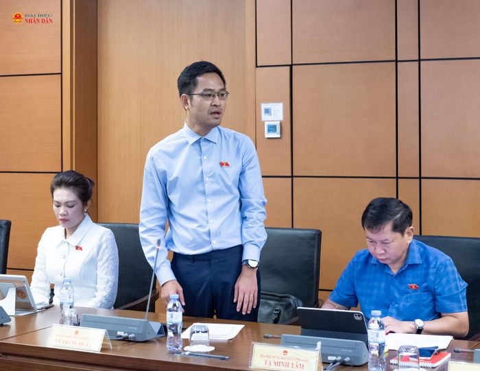 ĐBQH Lê Trung Quân (Đồng Tháp) phát biểu. Ảnh: Mạnh Hưng