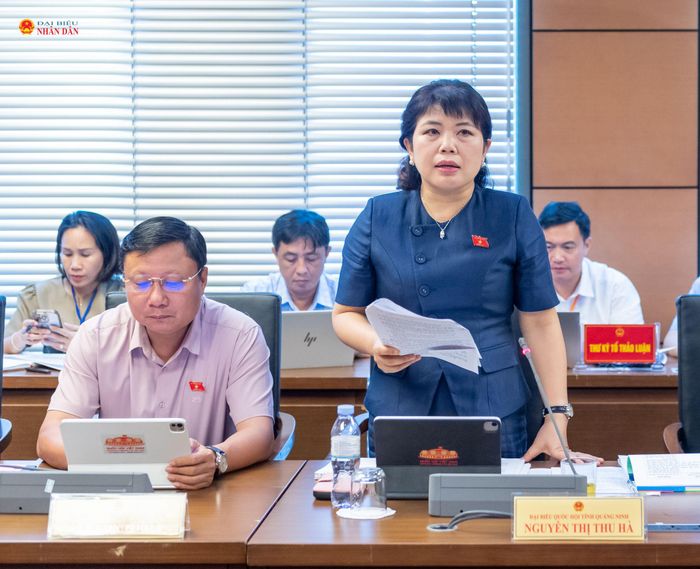 ĐBQH Nguyễn Thị Thu Hà (Quảng Ninh) phát biểu. Ảnh: Mạnh Hưng