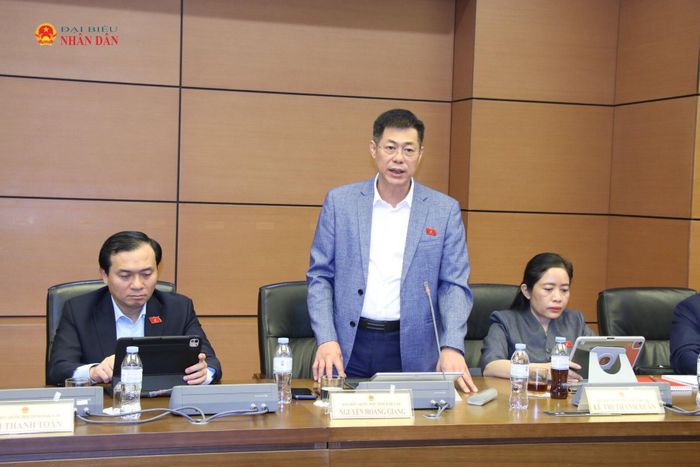 ĐBQH Nguyễn Hoàng Giang (Đắk Lắk) phát biểu. Ảnh: Đắc Trường