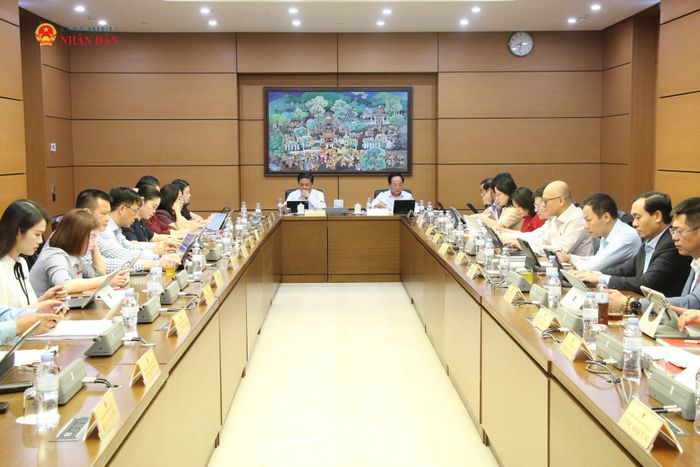 Đoàn ĐBQH các tỉnh Cao Bằng, Đắk Lắk và Tuyên Quang thảo luận tại Tổ 16. Ảnh: Đắc Trường
