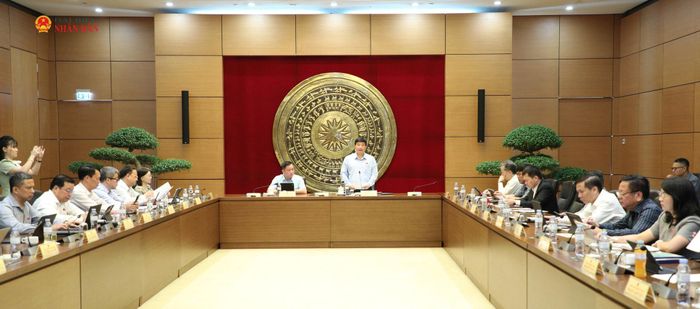 Toàn cảnh phiên thảo luận tổ 7, sáng 4/8