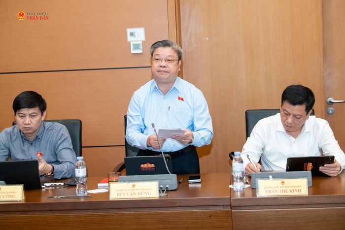 ĐBQH Bùi Văn Dũng (Thanh Hóa) phát biểu. Ảnh: Lâm Hiển