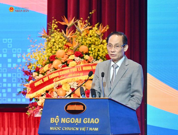 Bộ trưởng Bộ Ngoại giao Lê Hoài Trung tiếp thu ý kiến phát biểu chỉ đạo của Thủ tướng Lê Minh Hưng