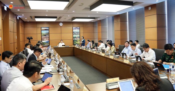 Toàn cảnh phiên thảo luận tại Tổ 10