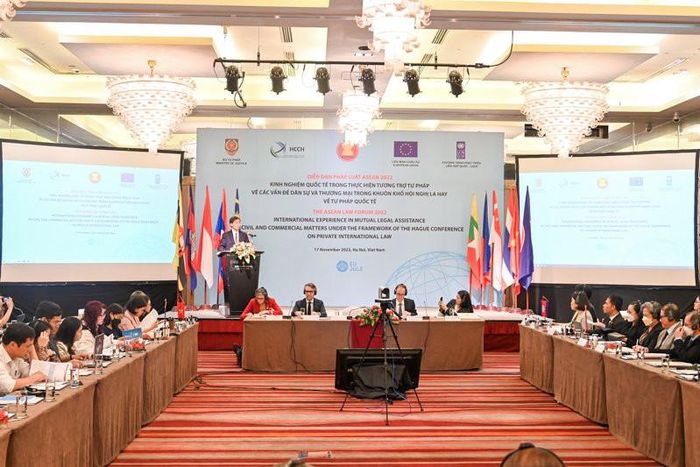 Diễn đàn pháp luật ASEAN 2022 do Bộ Tư pháp phối hợp với Dự án tăng cường pháp luật và tư pháp tại Việt Nam (EU JULE) tổ chức. Ảnh: Quỳnh Hoa