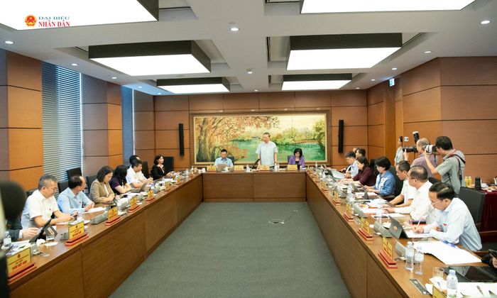 Quang cảnh thảo luận tại Tổ 1