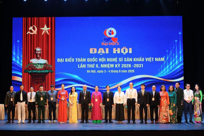 Ban Chấp hành Hội Nghệ sĩ Sân khấu Việt Nam Khóa X ra mắt. Ảnh: Tuấn Anh