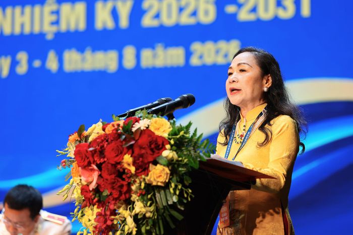 Chủ tịch Hội Nghệ sĩ Sân khấu Việt Nam Trịnh Thúy Mùi phát biểu khai mạc Đại hội. Ảnh: Tuấn Anh