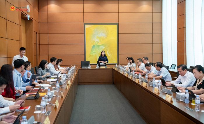 Quang cảnh thảo luận tại Tổ 3. Ảnh: Lâm Hiển