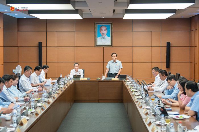 Chủ tịch Quốc hội Trần Thanh Mẫn dự phiên thảo luận tại Tổ 2