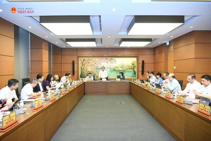 Quang cảnh thảo luận Tổ 1 chiều 4/8. Ảnh: Quang Khánh