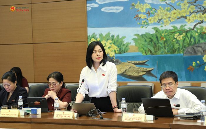 ĐBQH Vũ Thị Lan Anh (Nghệ An) phát biểu