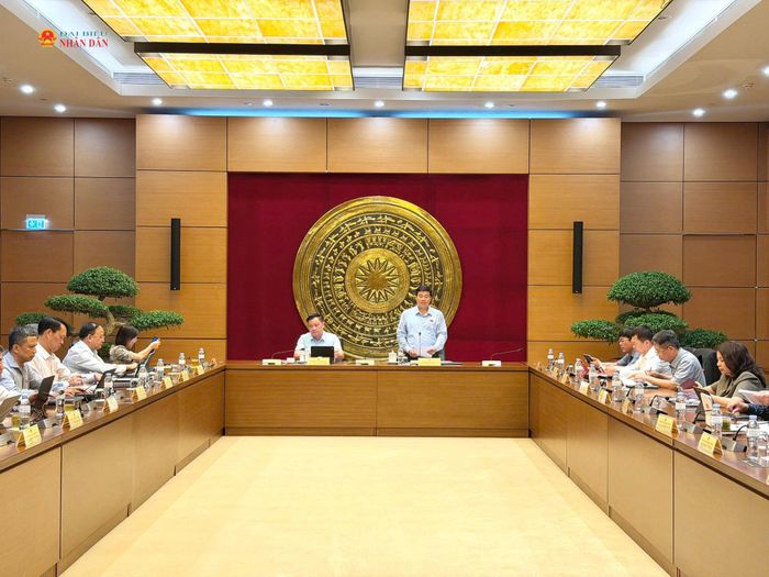 Toàn cảnh phiên thảo luận Tổ 7, chiều 4/8.