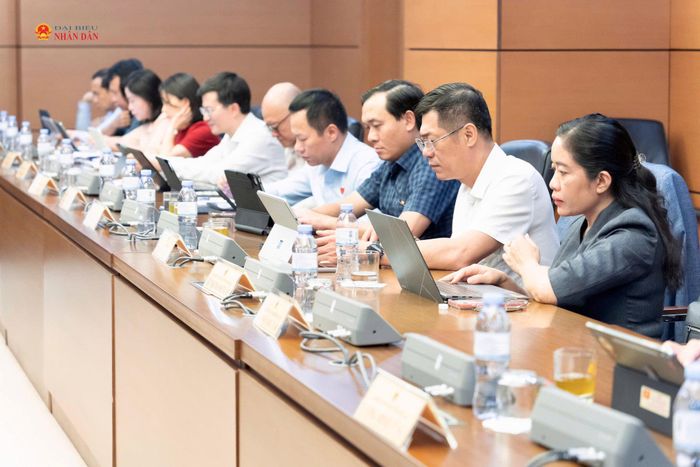 Các đại biểu tham dự thảo luận tổ. Ảnh: Đắc Trường