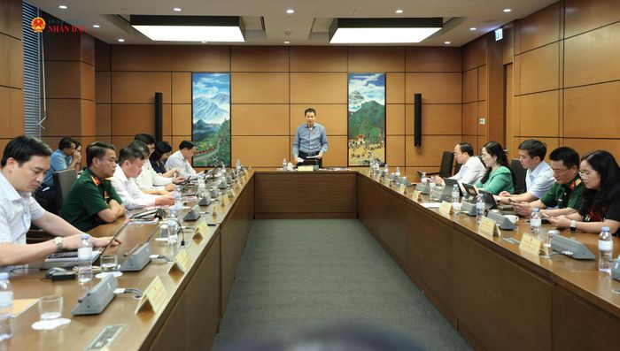 Toàn cảnh thảo luận tại Tổ 6