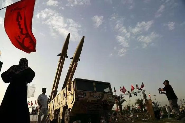 Xe phóng tên lửa Iran xuất hiện ở thủ đô Tehran hồi tháng 7/2026. Ảnh: Anadolu