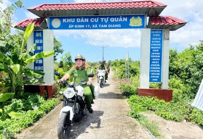 Công an xã Tam Giang tuần tra, bảo đảm ANTT trên địa bàn.