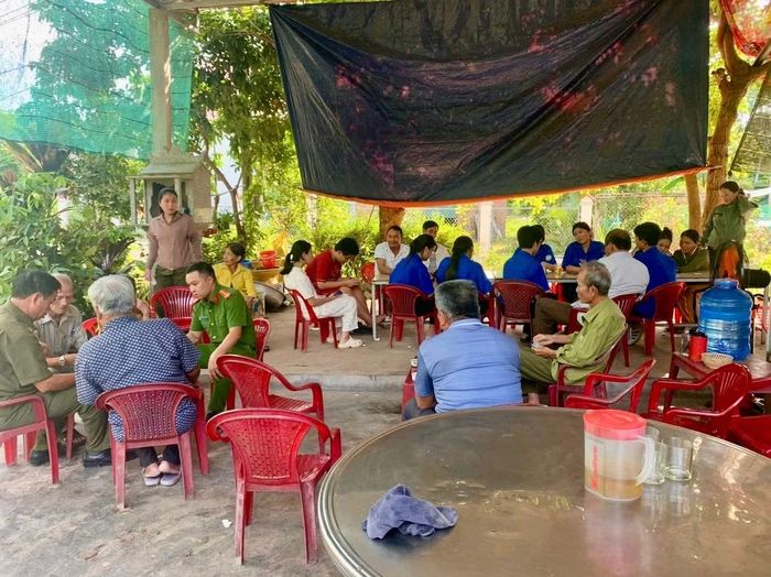 Công an xã Hưng Lộc (TP Huế) với Chiến dịch mùa hè số cùng VNeID.