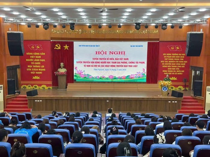 Công an tỉnh Thái Nguyên tuyên truyền, vận động sinh viên Đại học Thái Nguyên chung tay phòng, chống tội phạm và tệ nạn xã hội.