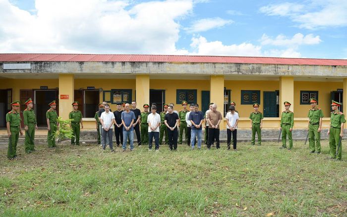 Các đối tượng trong đường dây bị bắt giữ.