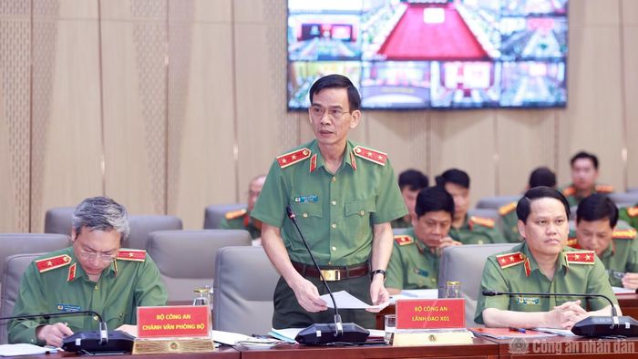 Các đại biểu thảo luận tại hội nghị giao ban.