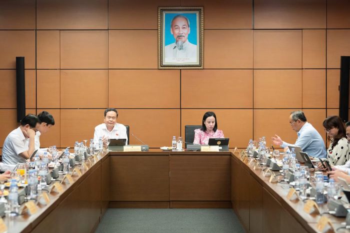  Quang cảnh thảo luận tại Tổ 2. 