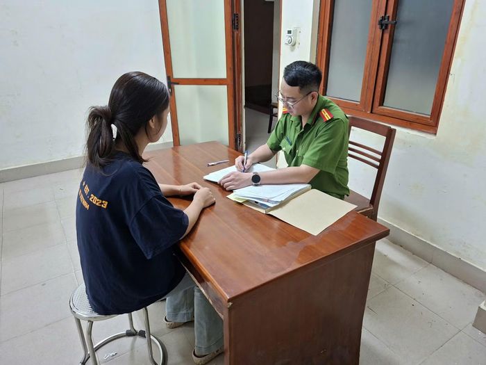 Cơ quan Cảnh sát điều tra Công an tỉnh Thái Nguyên làm việc với đối tượng Hoàng Châm Anh.