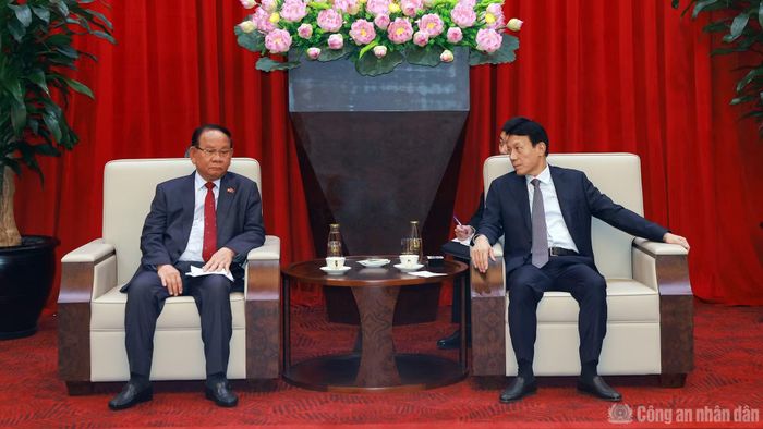 Đại tướng Lương Tam Quang, Ủy viên Bộ Chính trị, Bộ trưởng Bộ Công an tiếp ngài Santibindit Chan Ean, Quốc vụ khanh Bộ Nội vụ Campuchia.